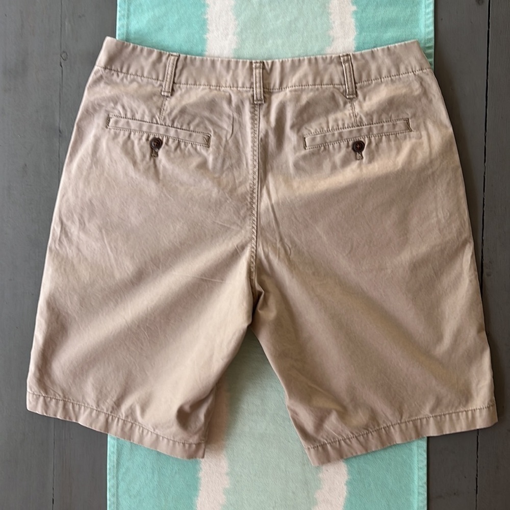 Express Men’s Classic Fit Khaki Flat Front At-The-Knee Shorts Size 33 - Picture 3 of 10